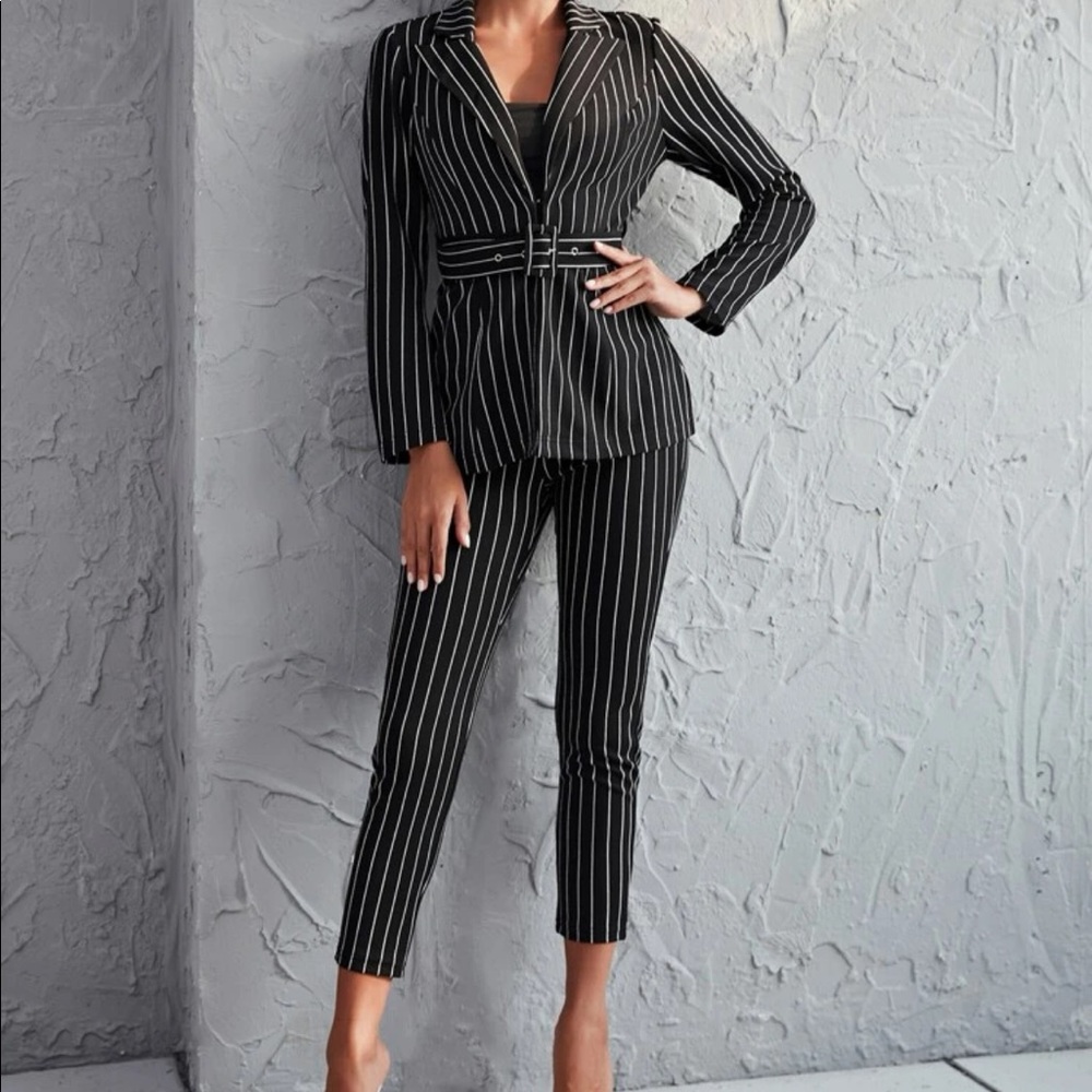 Large 3 Piece White & Black Pantsuit (Blazer, Pants, Tank-top)